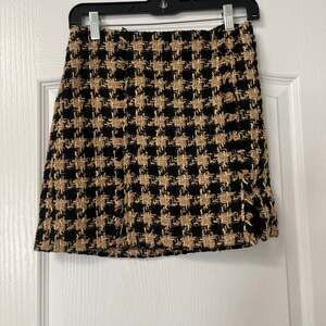 House of Harlow 1960 Tan & Black Houndstooth Tweed Mini Skirt